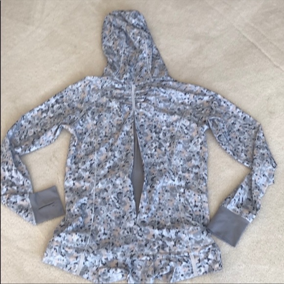 Lululemon Grey Lightened Up Pullover 1/2 Zip - Picture 5 of 8